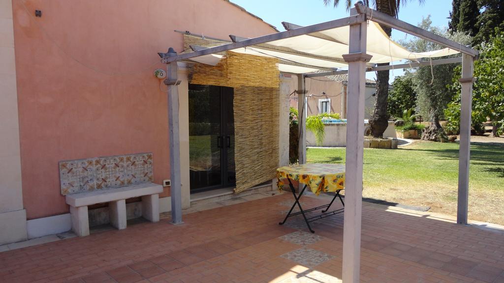 La Taverna Floridia Luaran gambar